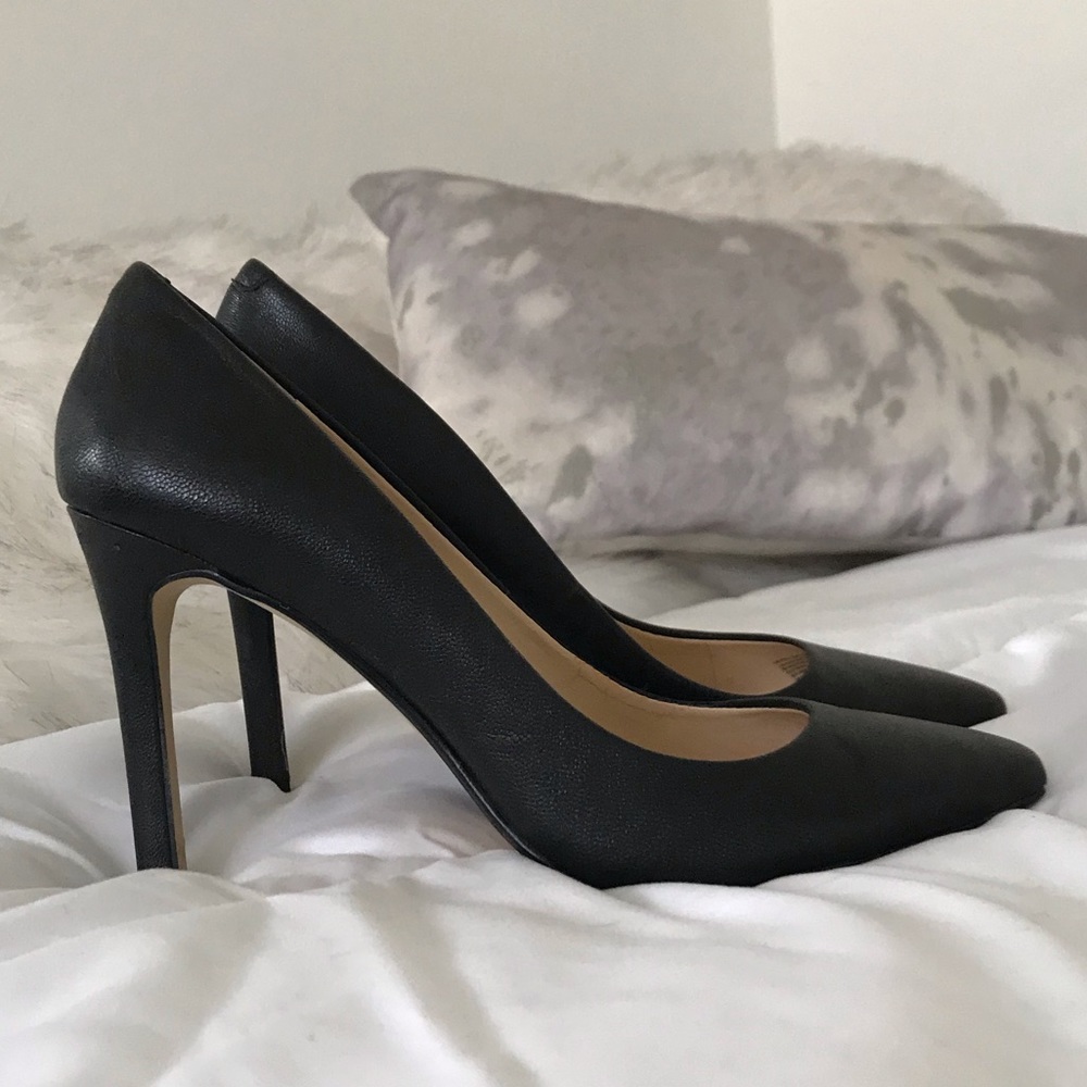Banana Republic Leather Pointed Toe Heels